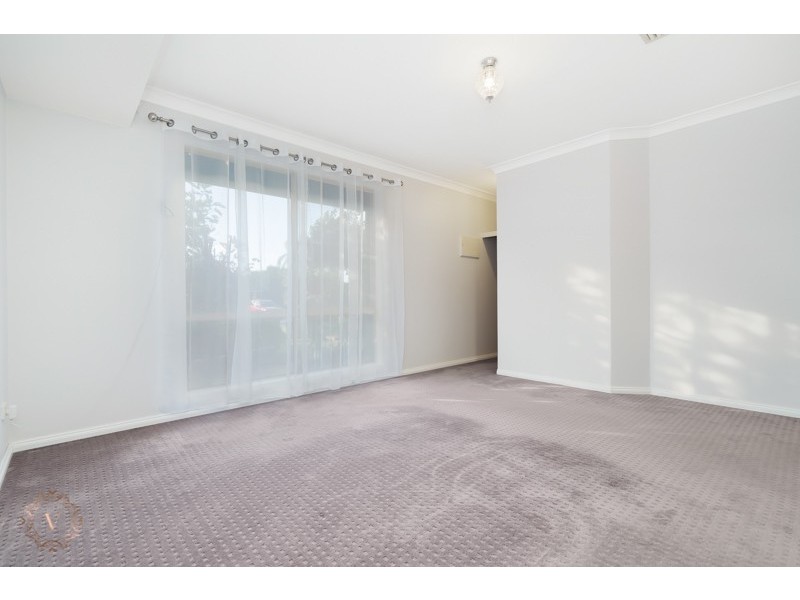 4 Redfern Close, Thornlie WA 6108