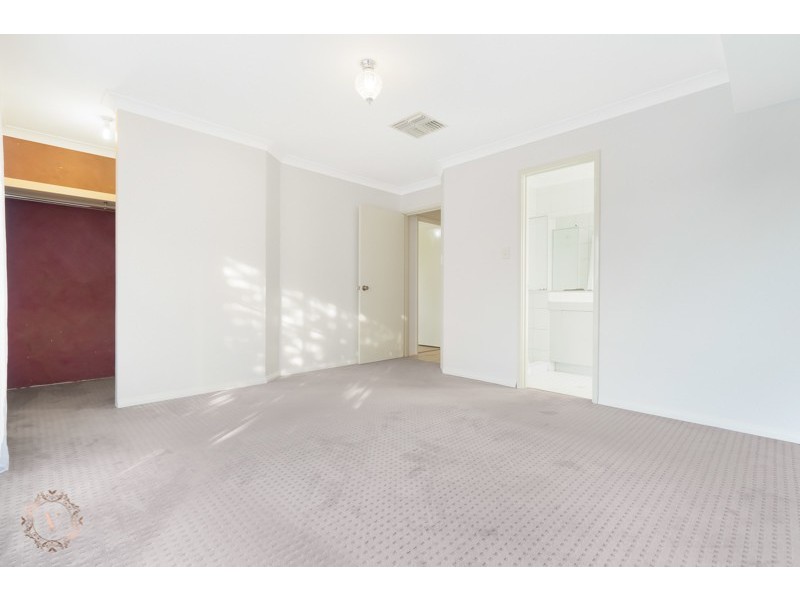 4 Redfern Close, Thornlie WA 6108