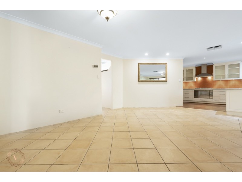 4 Redfern Close, Thornlie WA 6108