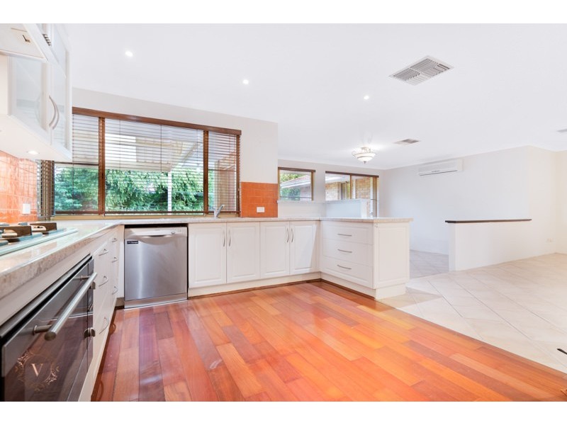 4 Redfern Close, Thornlie WA 6108