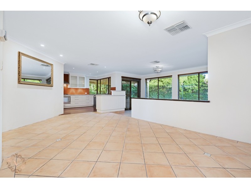 4 Redfern Close, Thornlie WA 6108