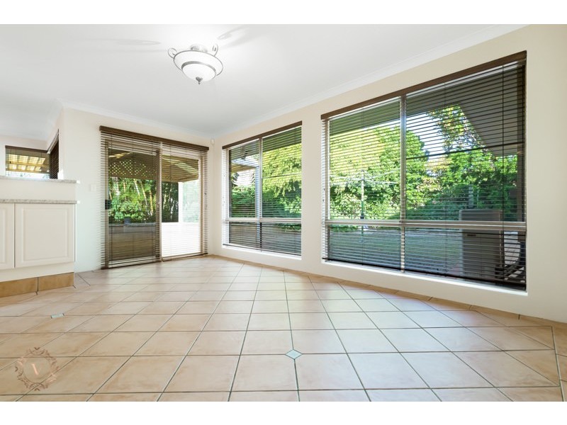 4 Redfern Close, Thornlie WA 6108