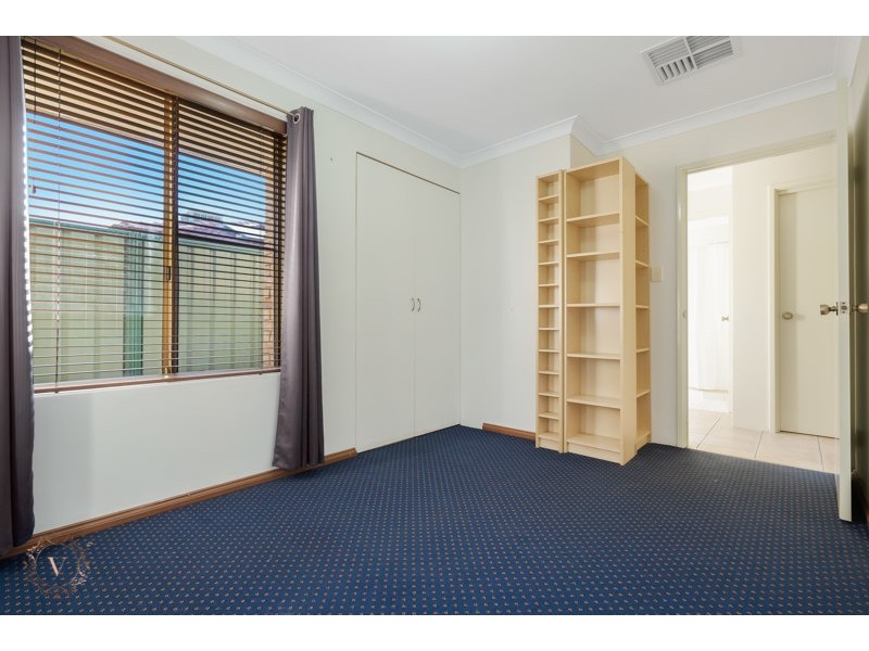 4 Redfern Close, Thornlie WA 6108