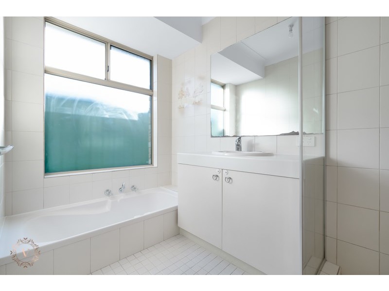 4 Redfern Close, Thornlie WA 6108