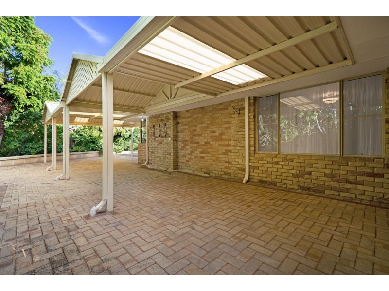 4 Redfern Close, Thornlie WA 6108