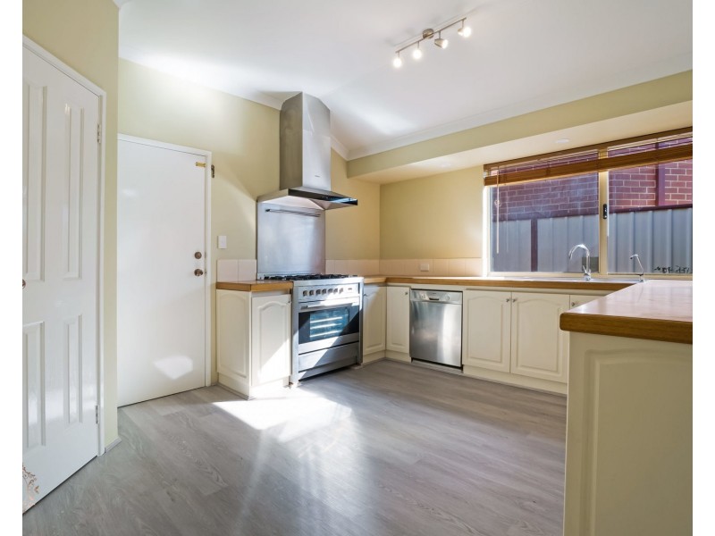 8 Tincurrin Drive, Southern River WA 6110