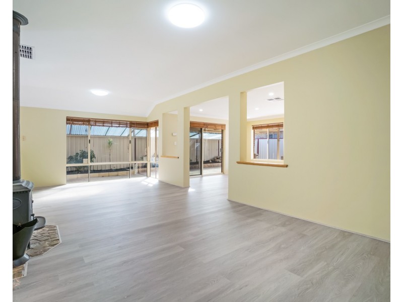 8 Tincurrin Drive, Southern River WA 6110