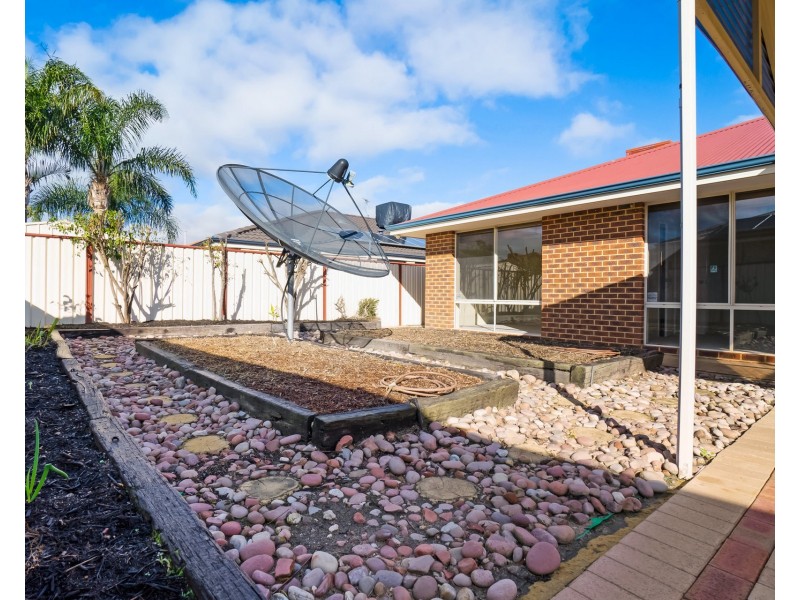 8 Tincurrin Drive, Southern River WA 6110