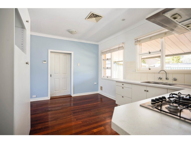 16 Hambledon Crescent, Armadale WA 6112