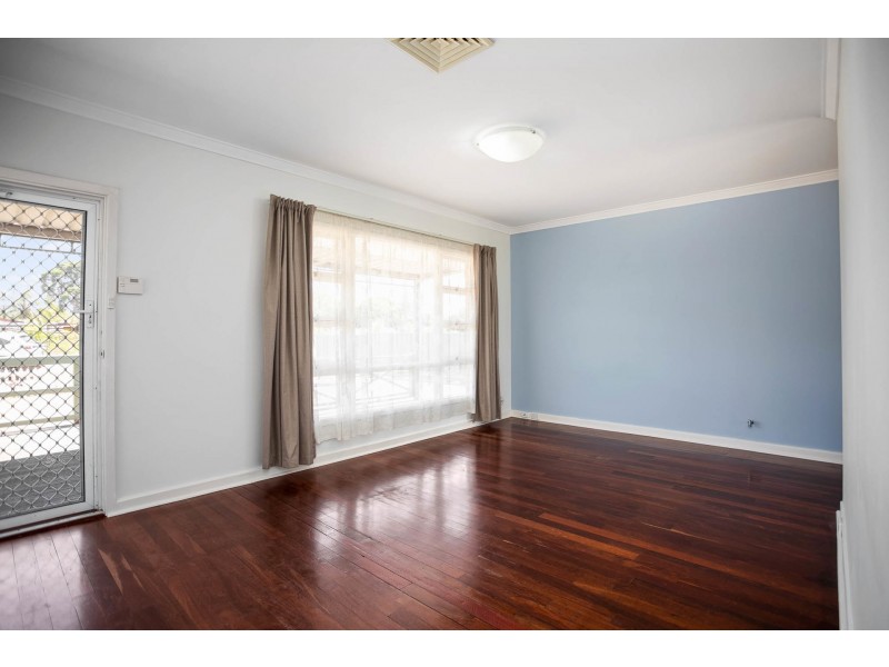 16 Hambledon Crescent, Armadale WA 6112