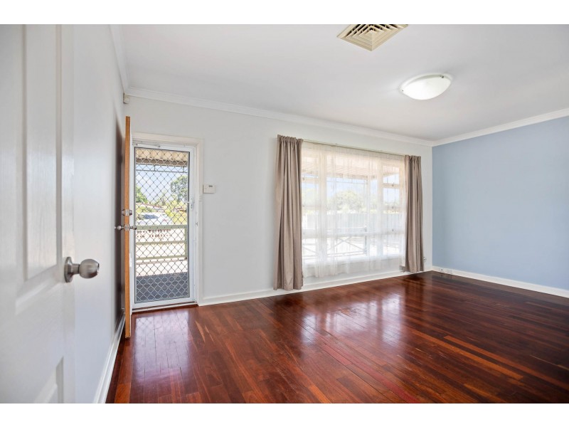 16 Hambledon Crescent, Armadale WA 6112