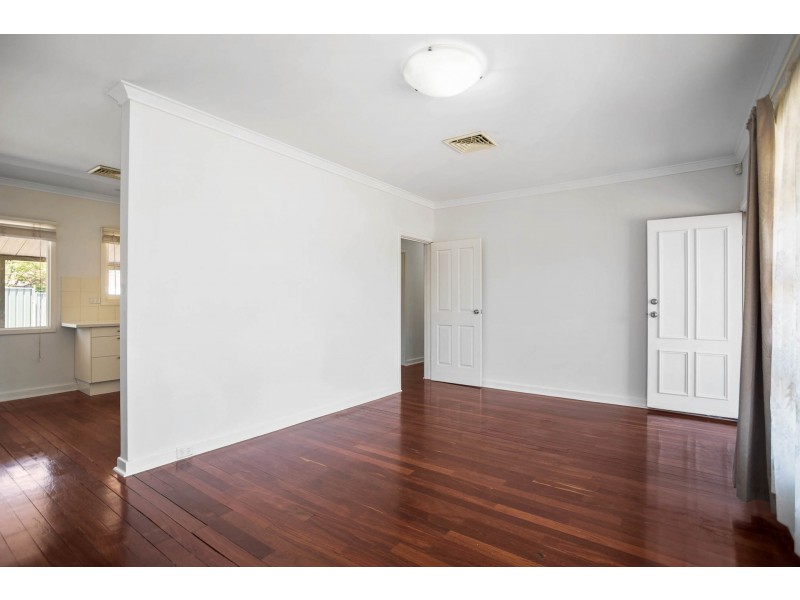 16 Hambledon Crescent, Armadale WA 6112