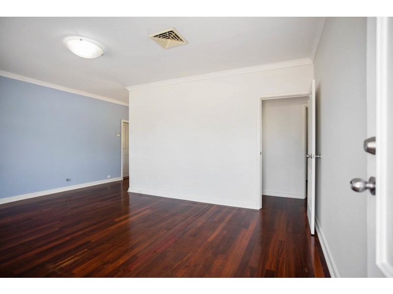 16 Hambledon Crescent, Armadale WA 6112