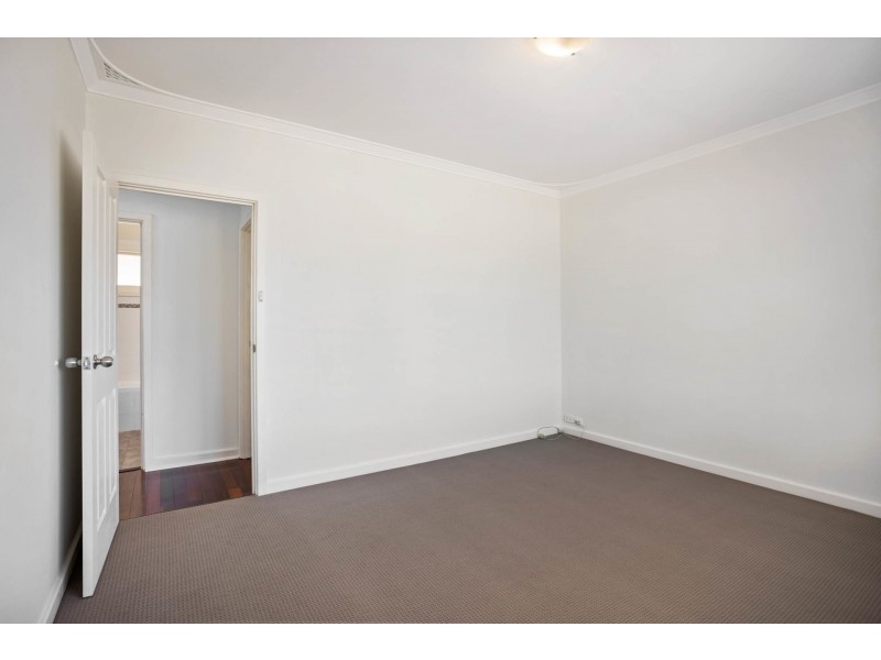 16 Hambledon Crescent, Armadale WA 6112