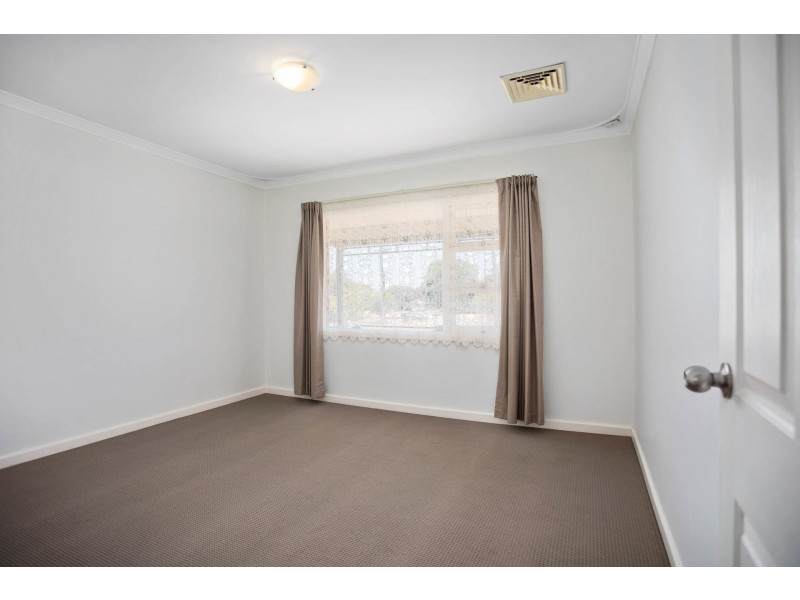 16 Hambledon Crescent, Armadale WA 6112