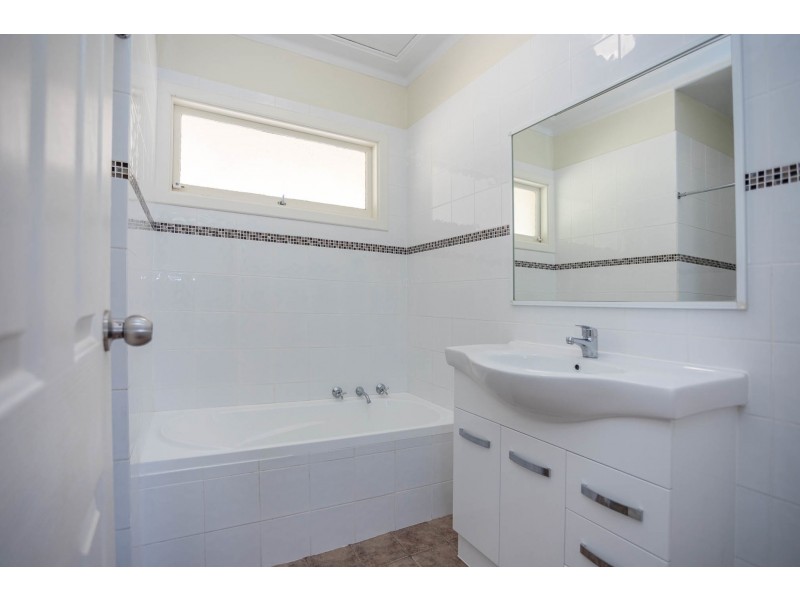 16 Hambledon Crescent, Armadale WA 6112
