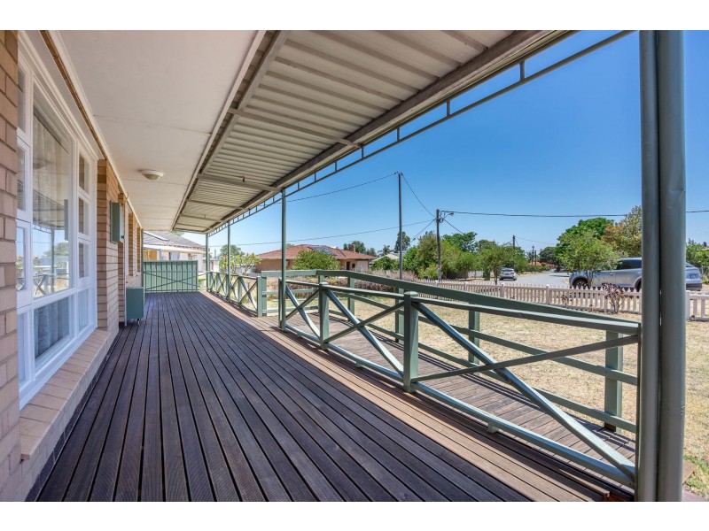 16 Hambledon Crescent, Armadale WA 6112