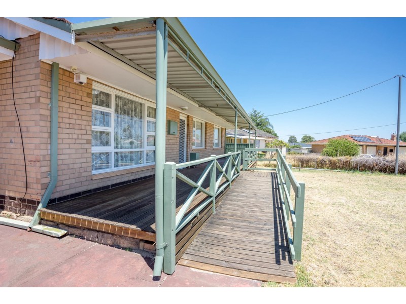 16 Hambledon Crescent, Armadale WA 6112