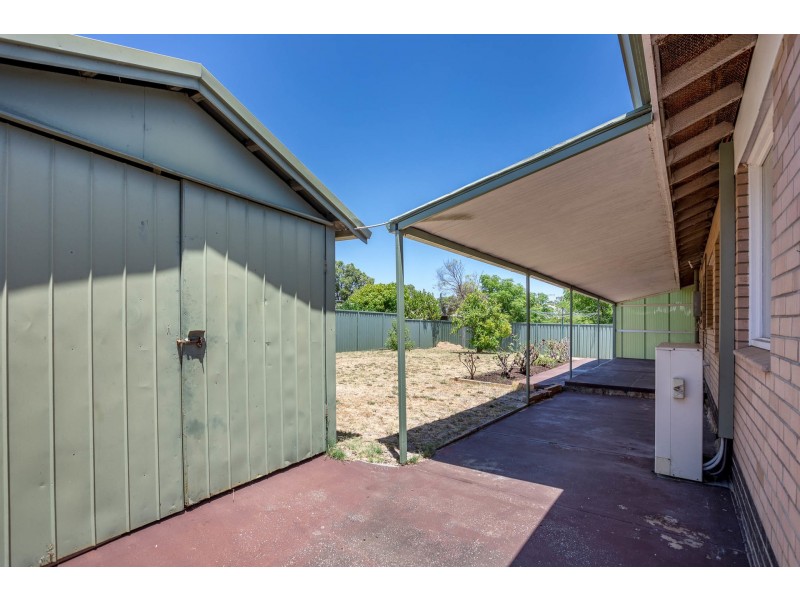 16 Hambledon Crescent, Armadale WA 6112