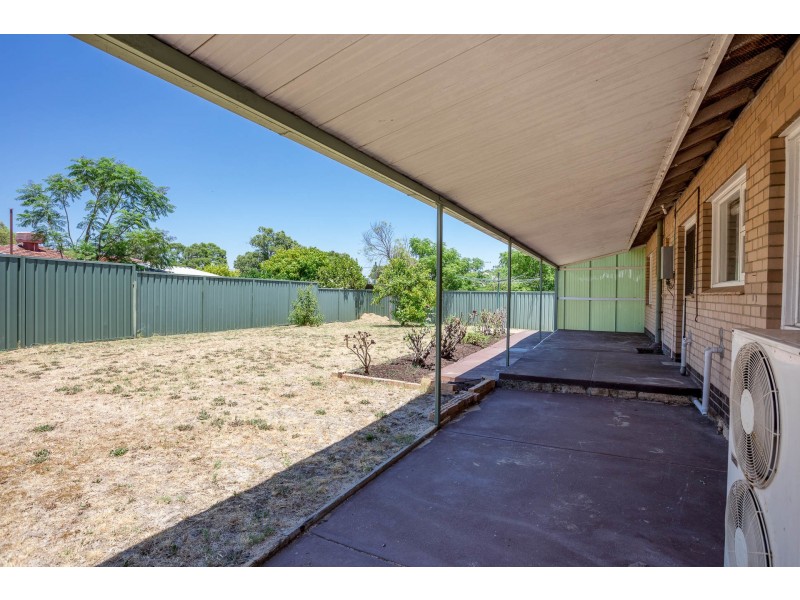 16 Hambledon Crescent, Armadale WA 6112