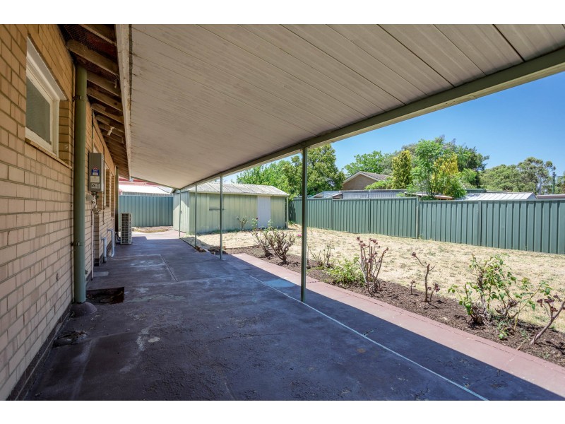 16 Hambledon Crescent, Armadale WA 6112