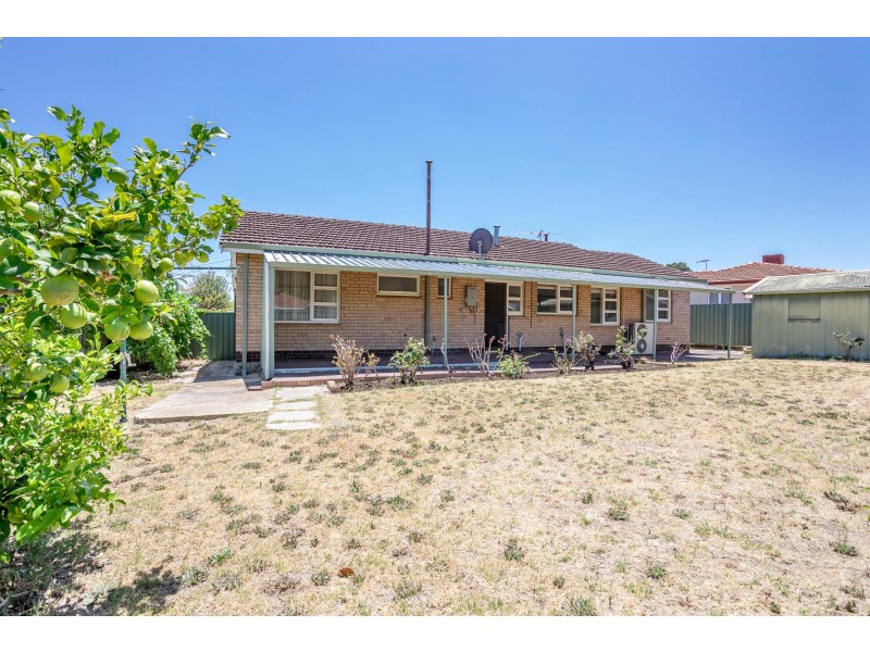 16 Hambledon Crescent, Armadale WA 6112