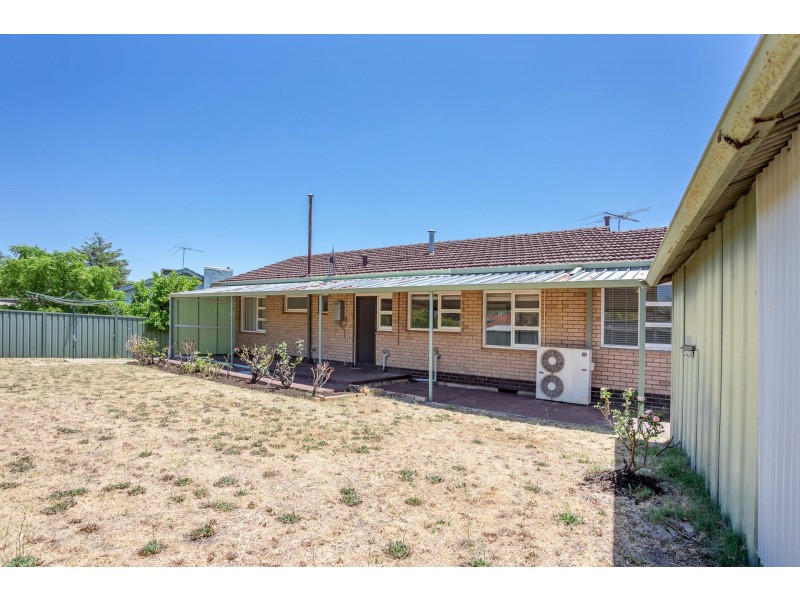 16 Hambledon Crescent, Armadale WA 6112