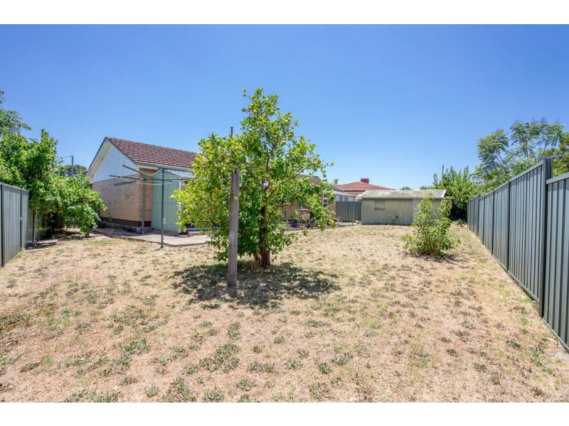 16 Hambledon Crescent, Armadale WA 6112