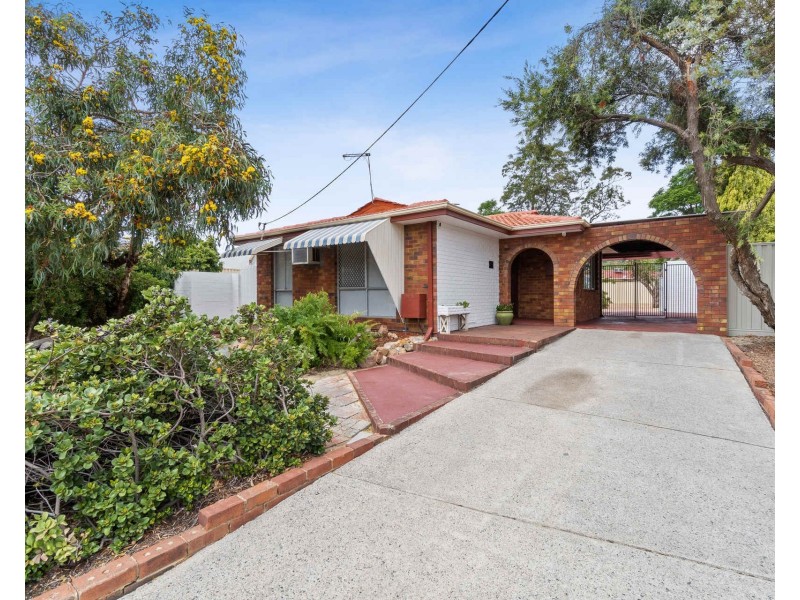 4 Newton Court, Armadale WA 6112