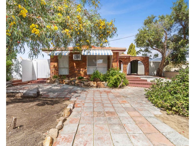 4 Newton Court, Armadale WA 6112