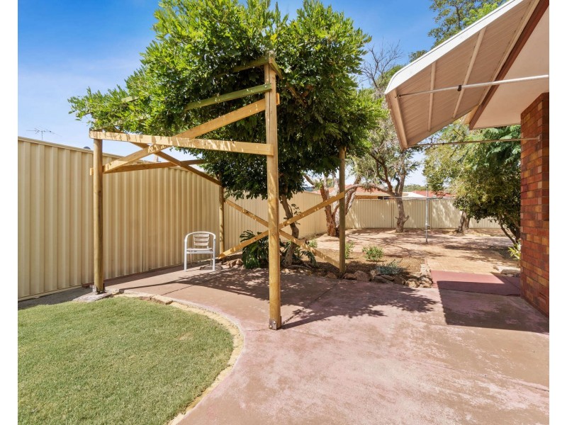 4 Newton Court, Armadale WA 6112