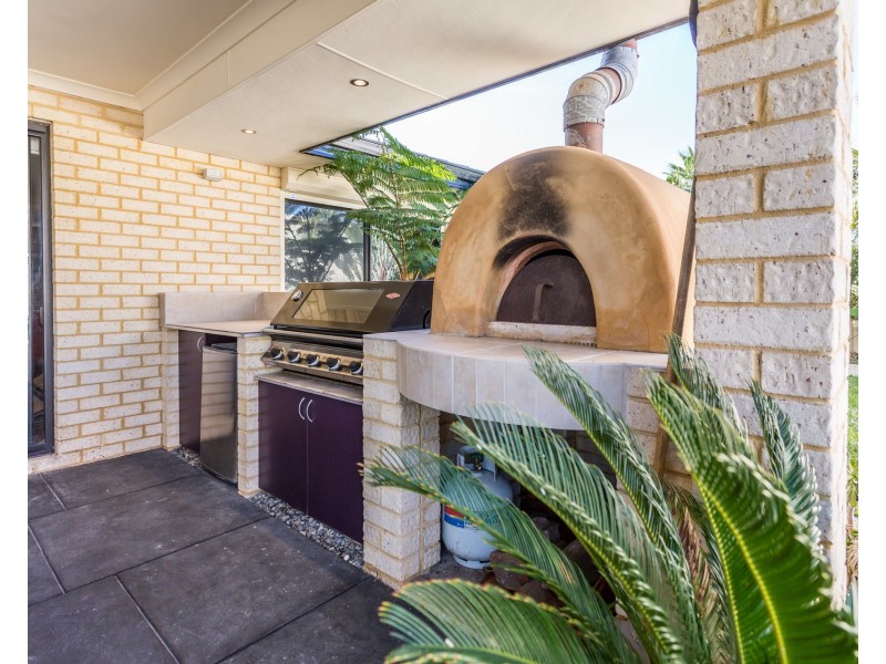 14 Judges Court, Huntingdale WA 6110