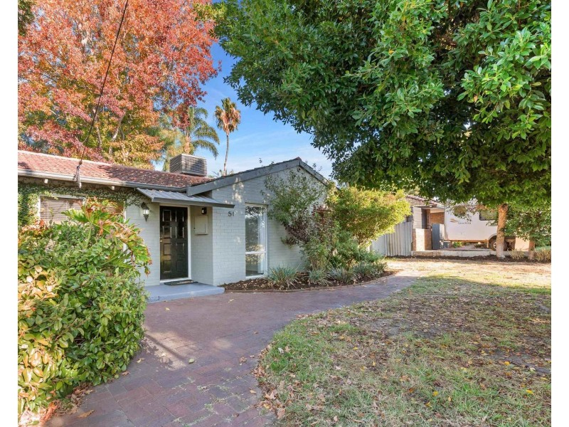 51 Tullamore Avenue, Thornlie WA 6108