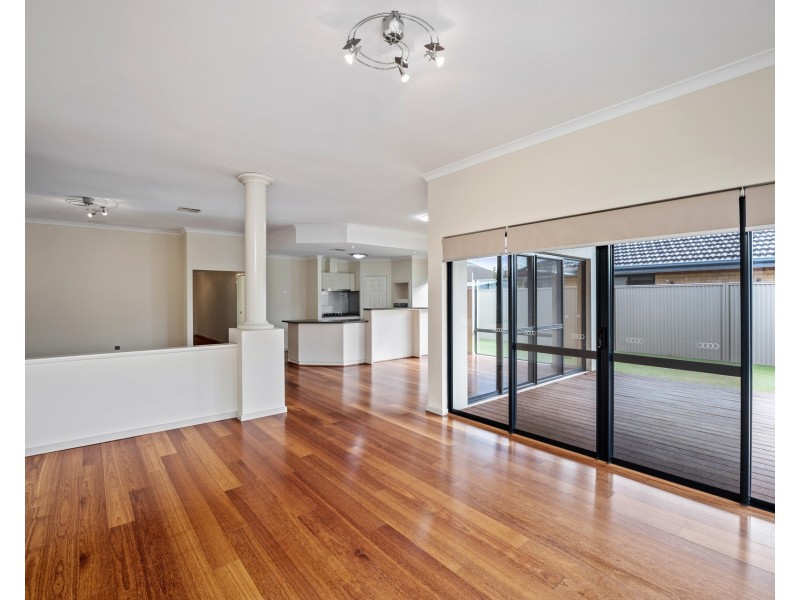 11 Lucida Road, Southern River WA 6110