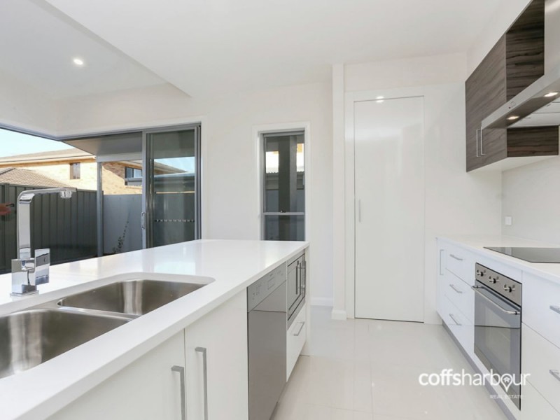 Unit 2 / 82 First Avenue, Sawtell NSW 2452