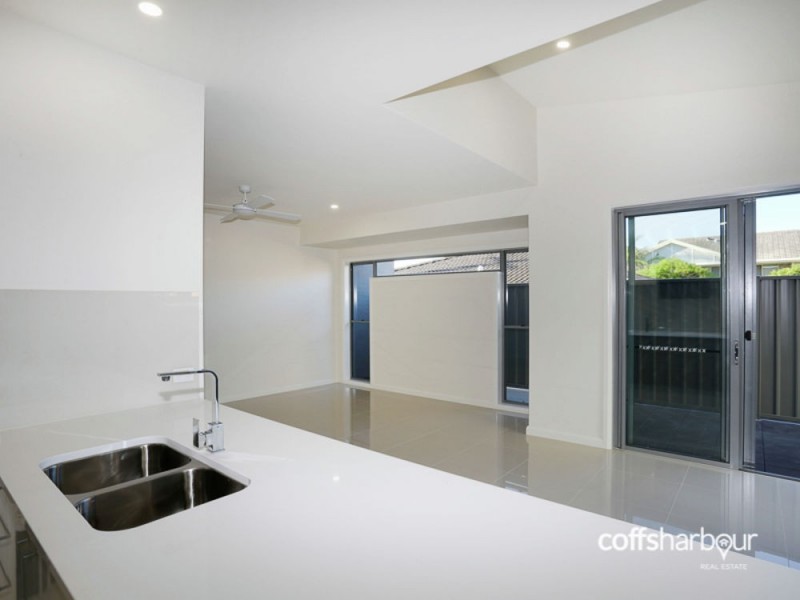 Unit 2 / 82 First Avenue, Sawtell NSW 2452