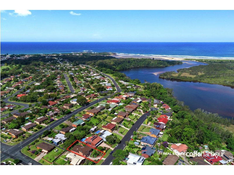 4 Cunningham Crescent, Sawtell NSW 2452