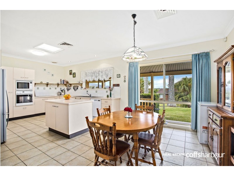 4 Sea Breeze Place, Boambee East NSW 2452