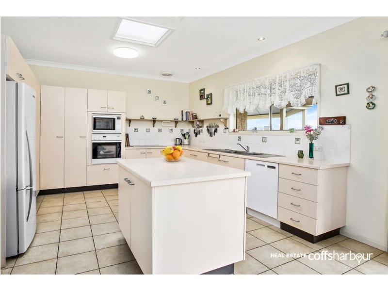 4 Sea Breeze Place, Boambee East NSW 2452