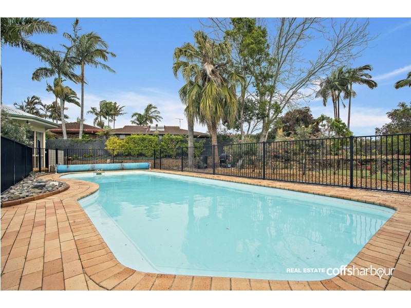 4 Sea Breeze Place, Boambee East NSW 2452