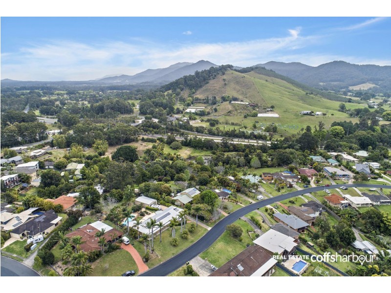 4 Sea Breeze Place, Boambee East NSW 2452