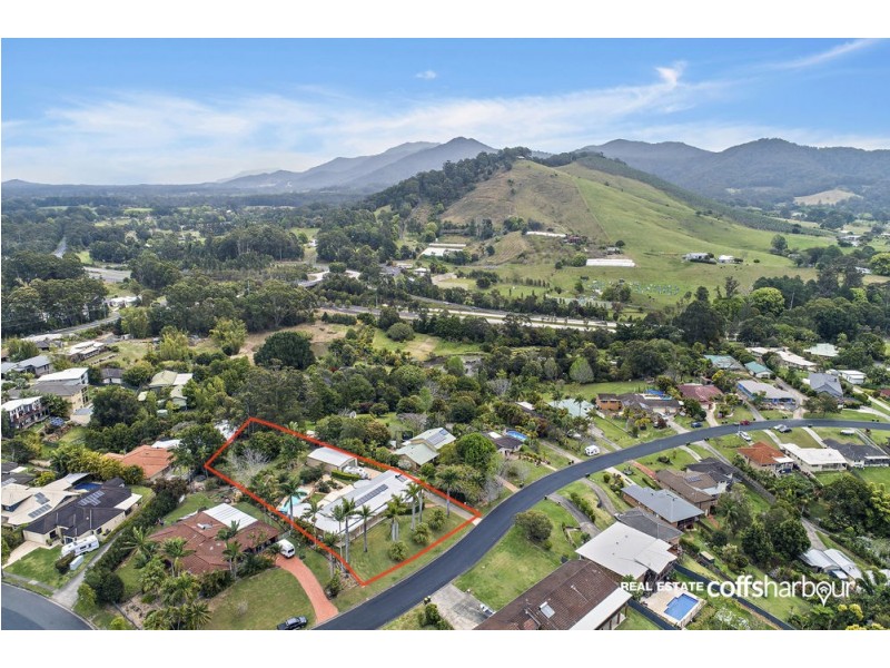 4 Sea Breeze Place, Boambee East NSW 2452