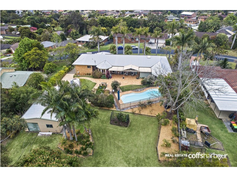 4 Sea Breeze Place, Boambee East NSW 2452