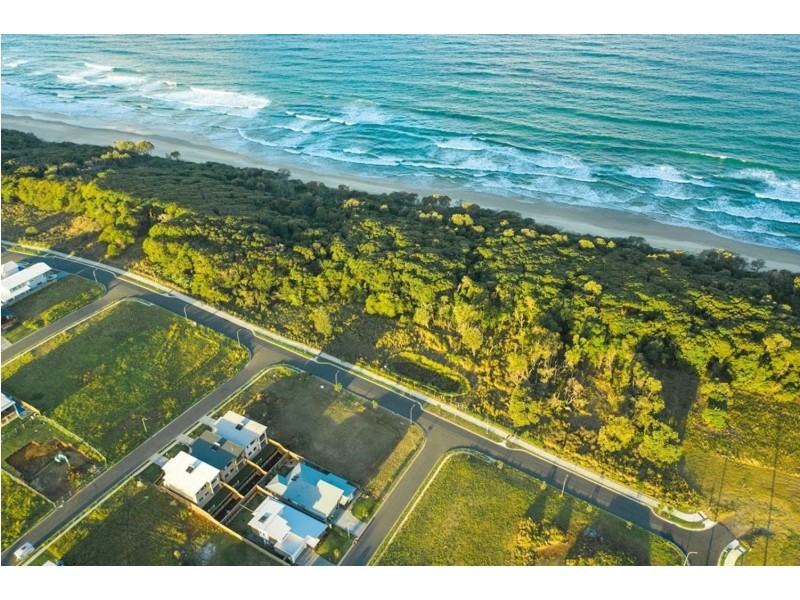 17 Foreshore Avenue, Lake Cathie NSW 2445