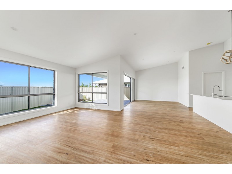 2/20 St Lucia Place, Bonny Hills NSW 2445