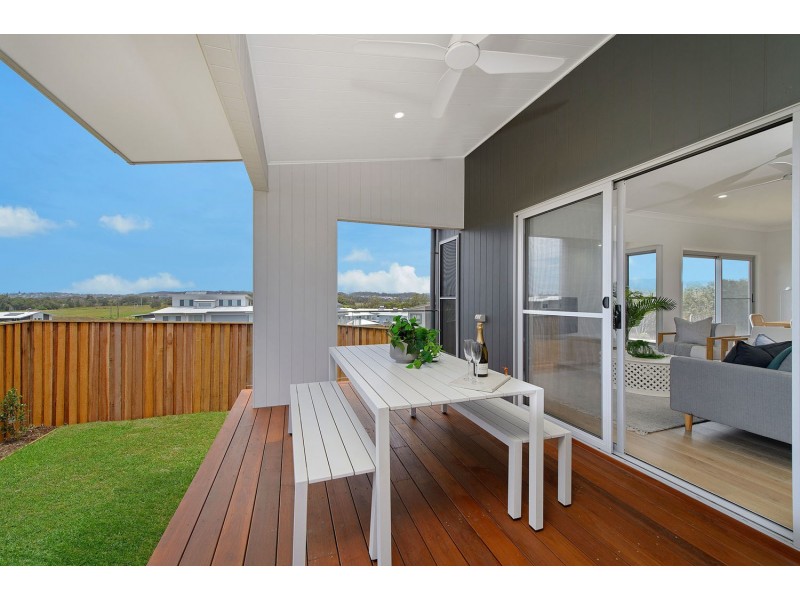 1 Sandy Shores, Lake Cathie NSW 2445