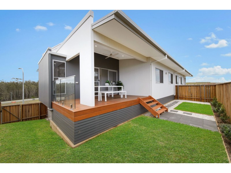 1 Sandy Shores, Lake Cathie NSW 2445