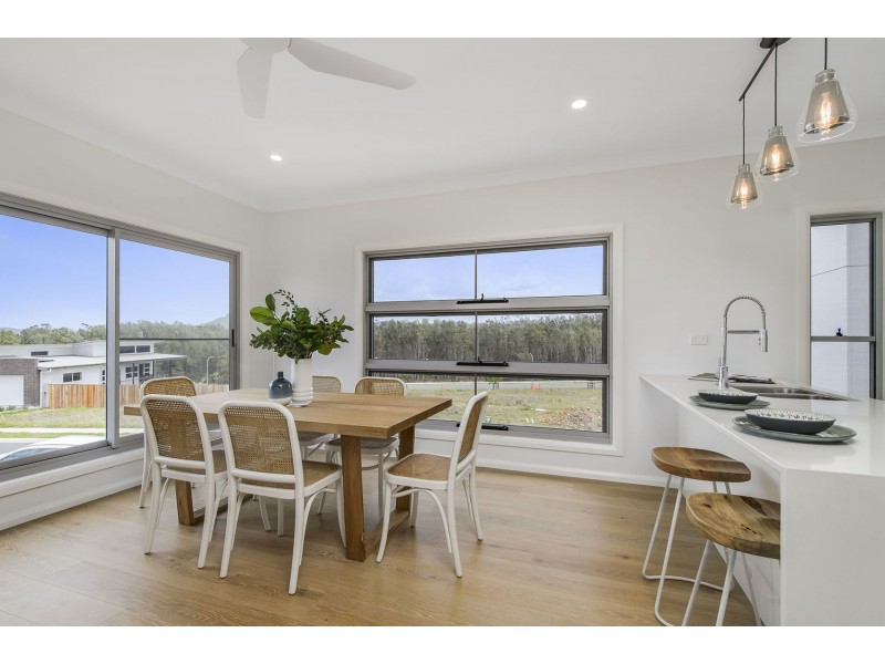 1 Sandy Shores, Lake Cathie NSW 2445