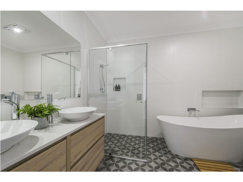 1 Sandy Shores, Lake Cathie NSW 2445