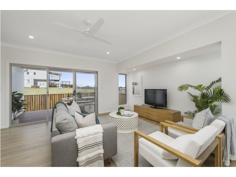 1 Sandy Shores, Lake Cathie NSW 2445